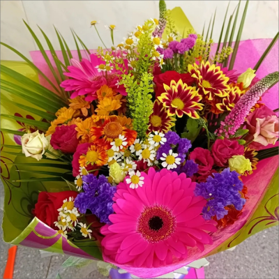 Mamma Mia - Make their day with this bright and vibrant collection of flowers, beautifully presented in a gift box / bag. Send your love with an exquisite delivery delivered same day when you order before 2pm.